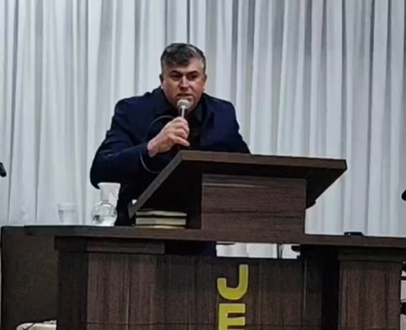 SC – Pastor morre após passar mal enquanto pregava em culto transmitido online