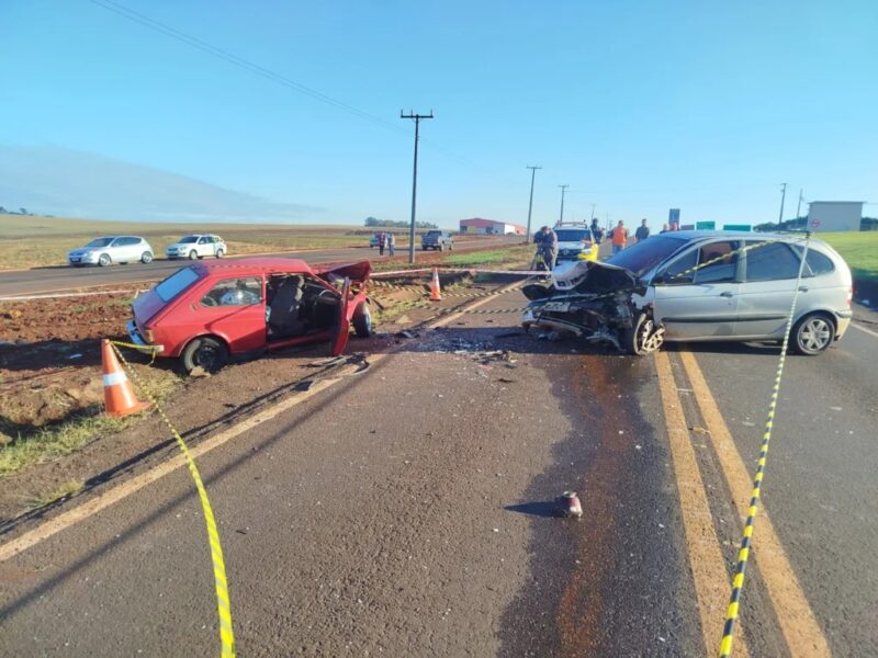 PR 497 – Batida frontal deixa um morto e um gravemente ferido