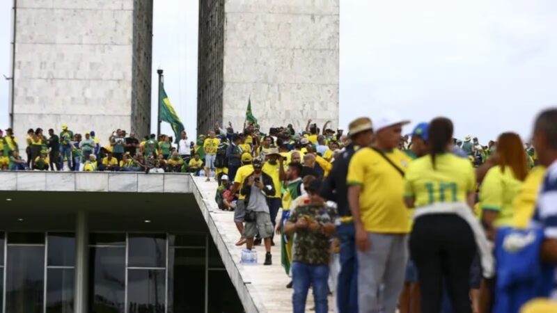 Brasília – PL muda projeto da anistia para livrar apenas envolvidos em atos de vandalismo do 8/1