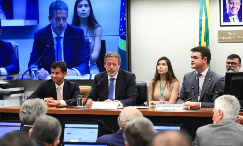 Economia – Secretário diz que corrigir toda a tabela do IR custaria R$ 100 bi