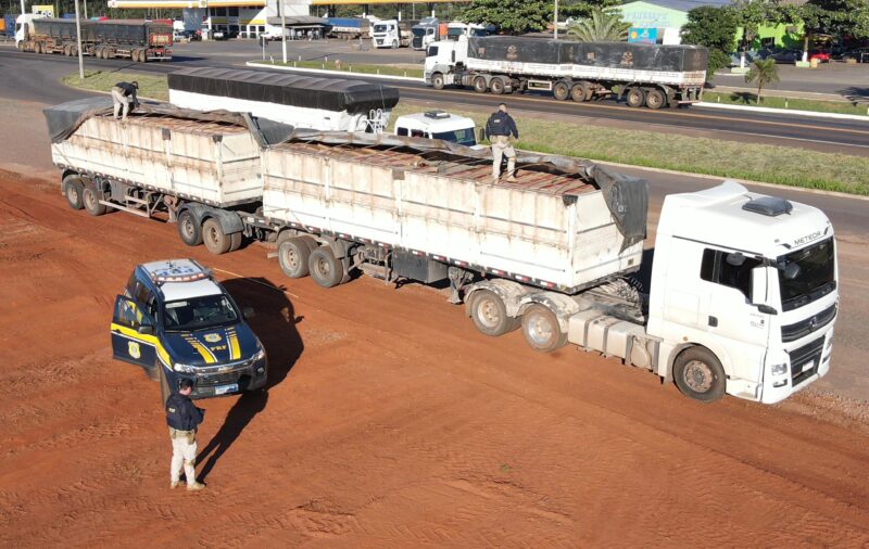 BR 163 – PRF apreende 600 mil maços de cigarros em bitrem em Terra Roxa