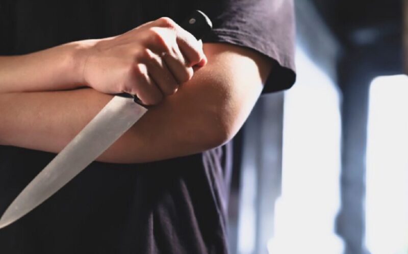 SC – Filho mata pai com facadas no pescoço e golpes de madeira