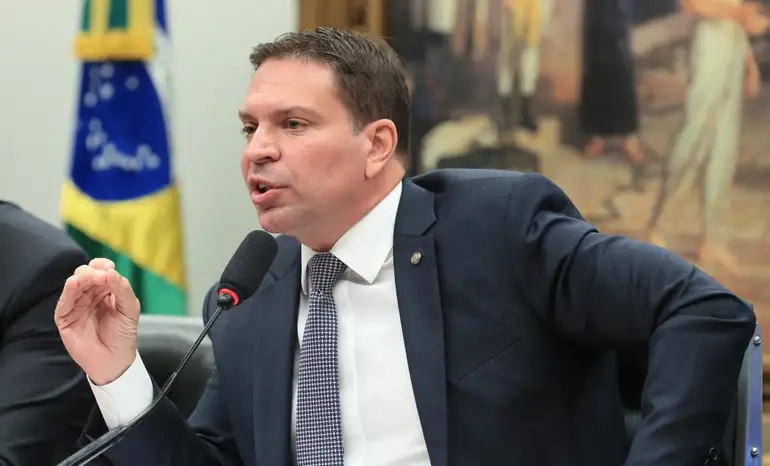 Brasília – STF mantém ação contra Ramagem, mas acata exclusão de dois crimes