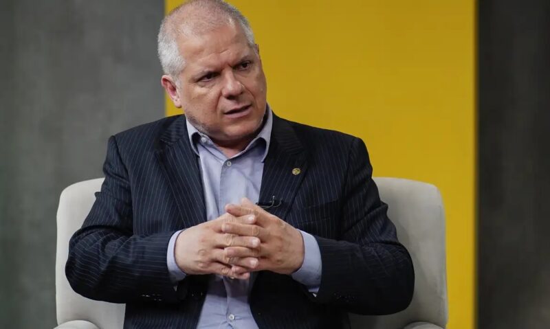 Brasil – Justiça determina afastamento do presidente do INSS