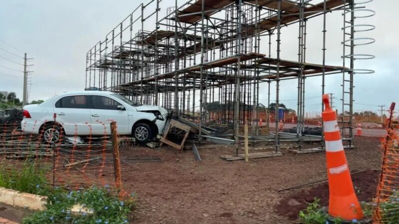 Palotina – Veículo colide em estrutura de obra de viaduto no trevo da C.Vale