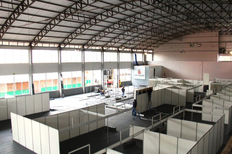 Destaque – Trabalhos seguem intensos no Parque de Exposições Joia do Oeste para a Expo Rosa 2025