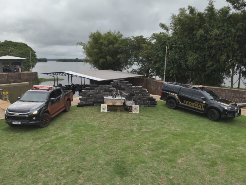 Mercedes – Policiais apreendem fuzis, munições e 1.675 quilos de drogas