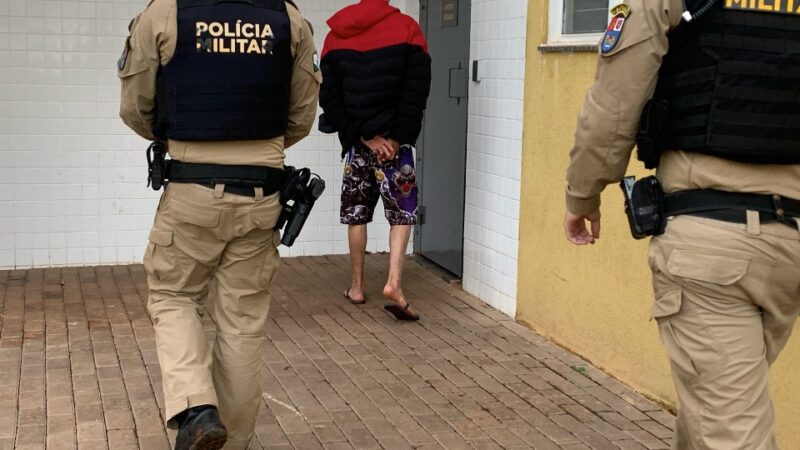 Cascavel – Adolescente empina moto em frente  Polícia Militar, tenta dar fuga, mas é apreendido