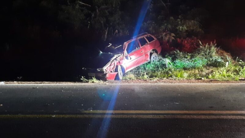 Região – Três pessoas ficam feridas em capotamento e criança sai ilesa