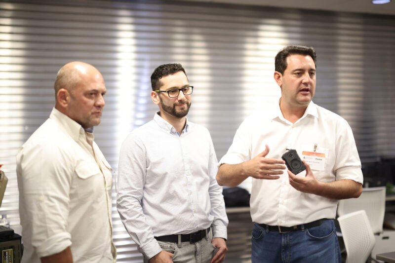 Segurança – Ratinho Junior anuncia novo teste com câmeras corporais com tradução simultânea na PM