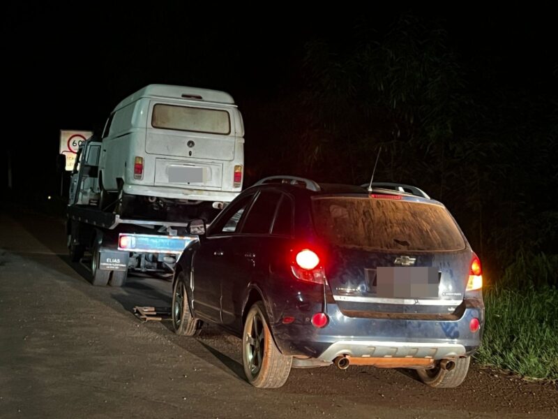 Mercedes – Policiais apreendem dois veículos carregados com cigarros e agrotóxicos contrabandeados