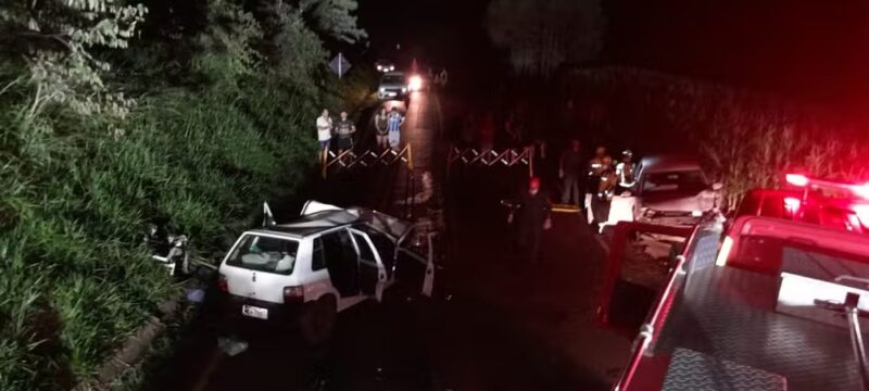 SC – Pai e filho de 1 mês morrem em colisão entre carros; homem teria ingerido álcool, diz PMRv