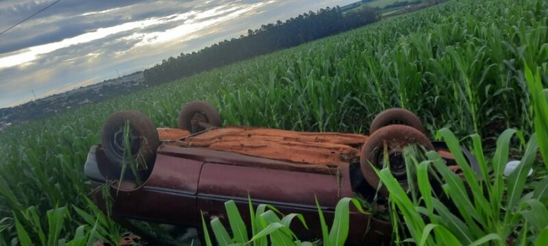 PR 239 – Capotamento deixa dois homens feridos em Assis Chateaubriand