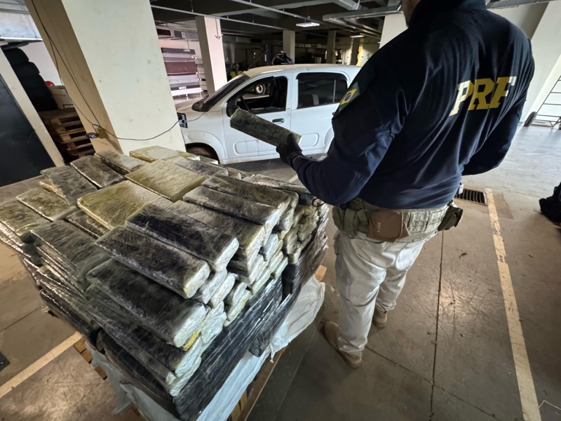 Guaíra – Após fuga, PRF prende homem com mais de meia tonelada de maconha