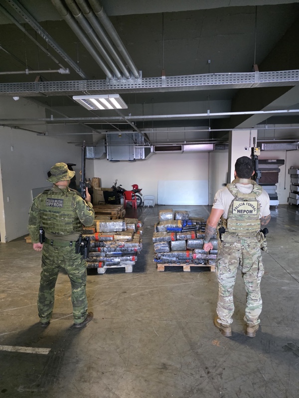 Altônia – PF e BPFron apreendem uma tonelada de maconha