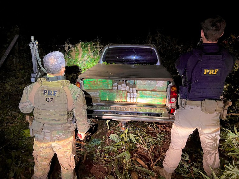 Lindoeste – PRF apreende mais de uma tonelada de maconha em veículo furtado