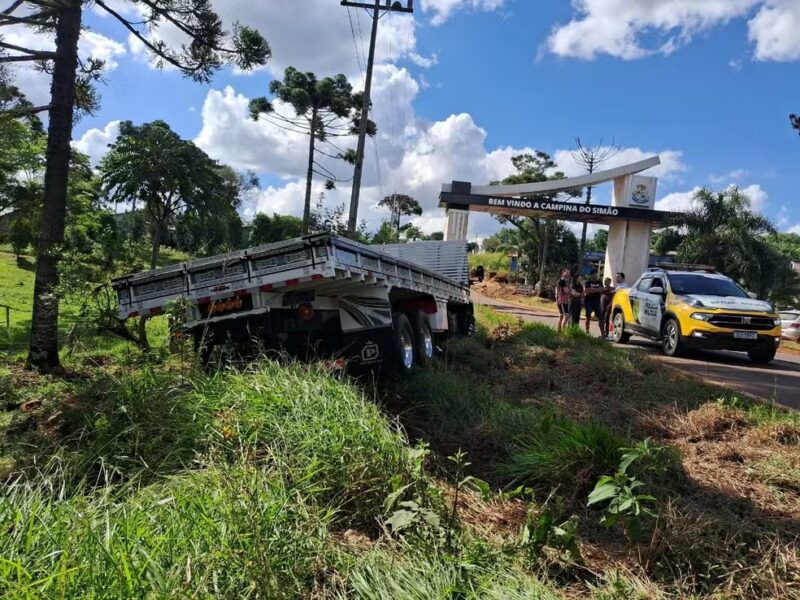 Trânsito – Irmãos morrem após terem moto atingida por caminhão que invadiu pista contrária em rodovia do Paraná