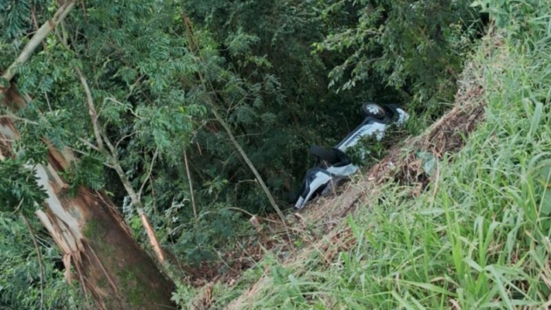 Trânsito – Idoso dado como desaparecido é encontrado morto em caminhonete capotada