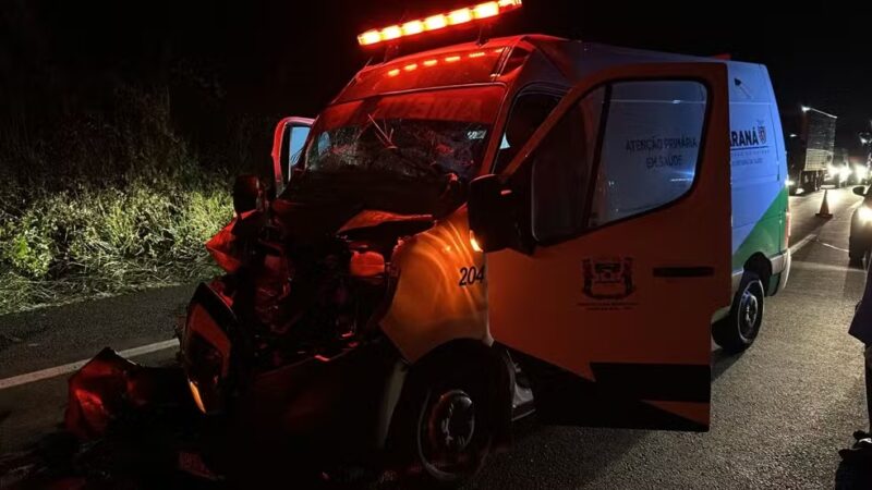 BR 376 – Recém-nascido fica em estado grave e mãe tem hemorragia após ambulância que transportava eles bater contra carreta