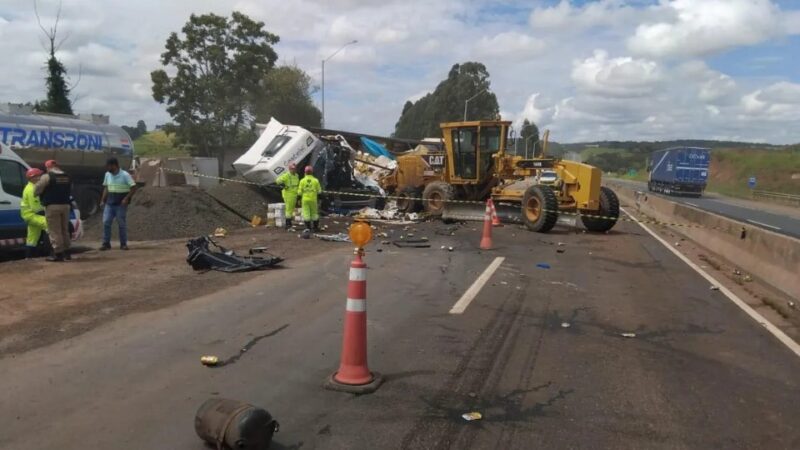 PR 151 – Motorista morre em acidente entre caminhão e máquina