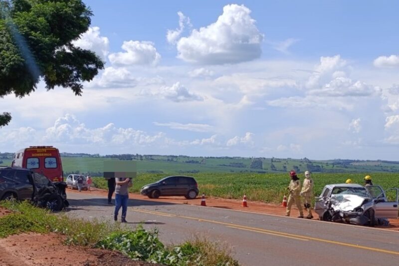 PR 082 – Homem morre após colisão frontal entre automóvel e SUV