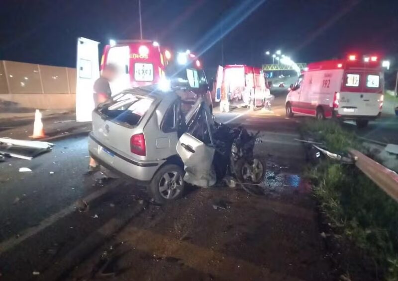 BR 277 – Motorista invade a contramão, bate de frente com caminhão e é socorrido com ferimentos graves, no Paraná