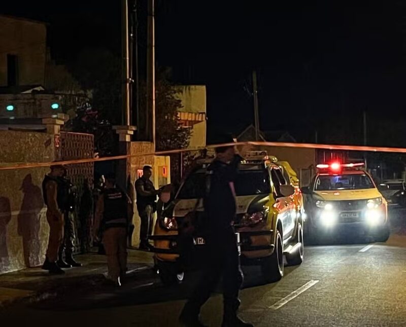 Foz – Dois suspeitos rendem família durante tentativa de assalto  residência e são mortos na casa em confronto com a PM