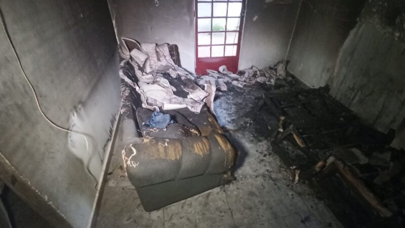 Toledo – Incêndio destrói casa e moradora pede ajuda para reconstrução