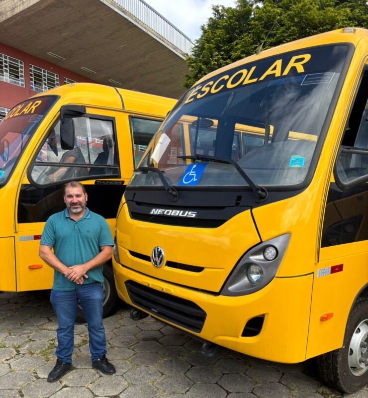 Guaíra – Município recebe novo ônibus escolar em cerimônia com Governador Ratinho Junior