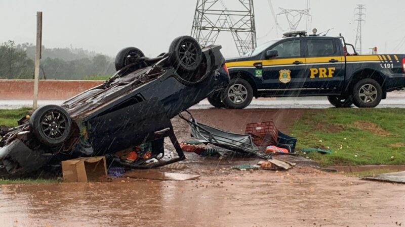 Cascavel – Motorista morre ao ser ejetado em capotamento na BR 163