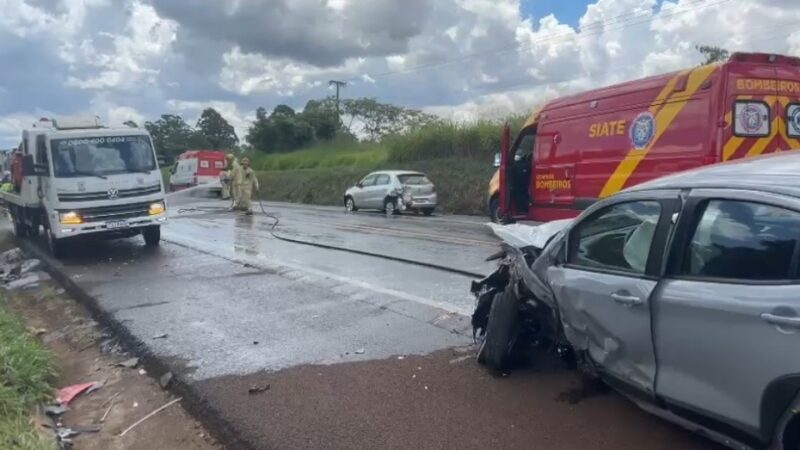 BR 277 – Dez pessoas feridas em acidente entre três veículos