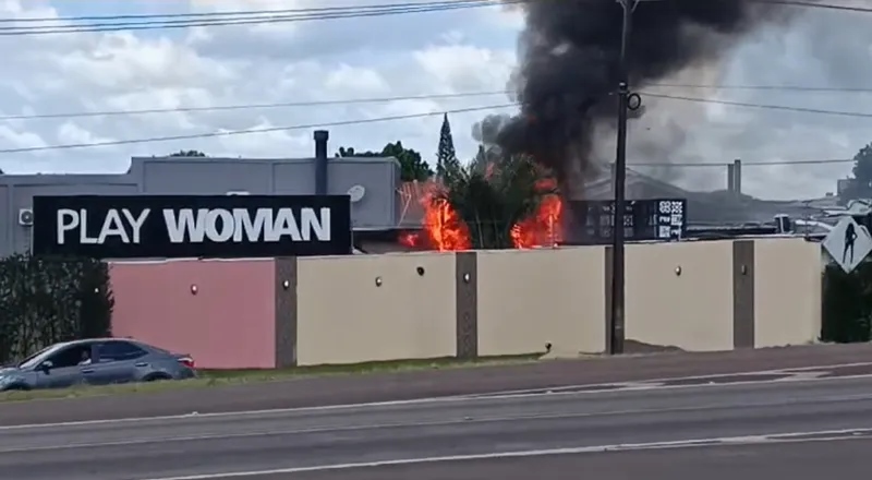 Cascavel – Incêndio em casa de entretenimento adulto mobiliza bombeiros