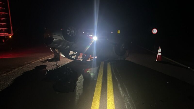 Iporã – Astra fica com as rodas para o alto após capotar na PRC 272