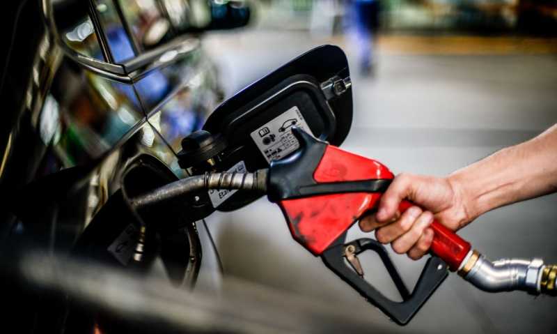 Economia – Estados aumentam ICMS sobre gasolina em R$ 0,10 por litro a partir de fevereiro; diesel terá alta de R$ 0,06