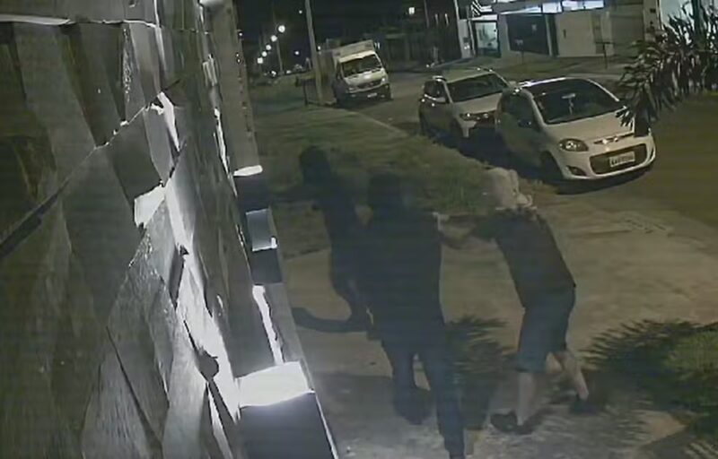 Maringá – Criminosos estouram fechadura, invadem festa e matam homem com mais de 50 disparos