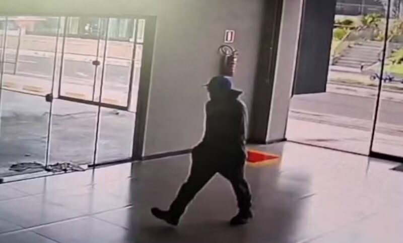 Paraná – Homem finge trabalhar em obra para entrar em empresa e furtar R$ 350 mil de cofre; ele foi morto em confronto horas depois, segundo PM