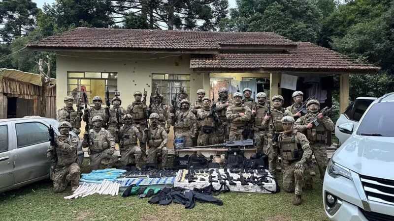 Paraná – Arsenal com armas de guerra de grupo que atacava bancos é encontrado; seis suspeitos foram mortos em confronto