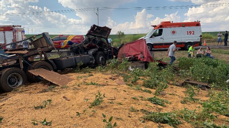 BR 277 – Cinco pessoas ficam feridas em grave acidente em Céu Azul