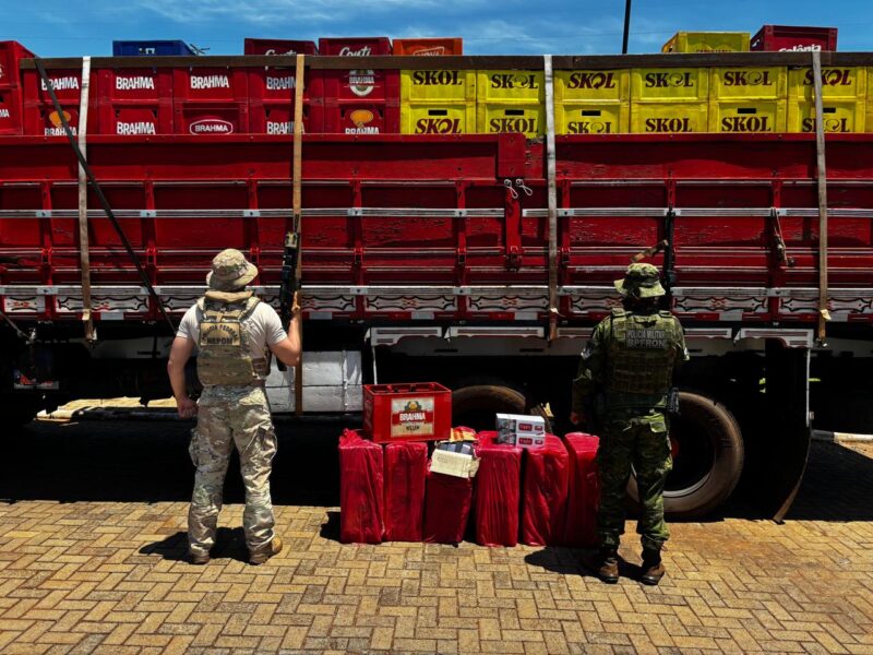 Guaíra – Policiais realizam apreensão de caminhão carregado com 450 caixas de cigarros contrabandeados