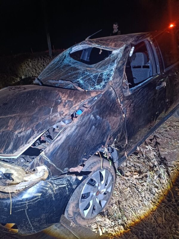 PR 182 – Duas pessoas ficam feridas em capotamento em Francisco Alves