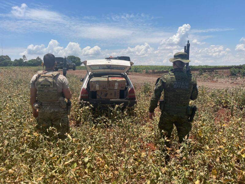Guaíra – Policiais realizam apreensão de veículo com 200 pacotes de cigarros