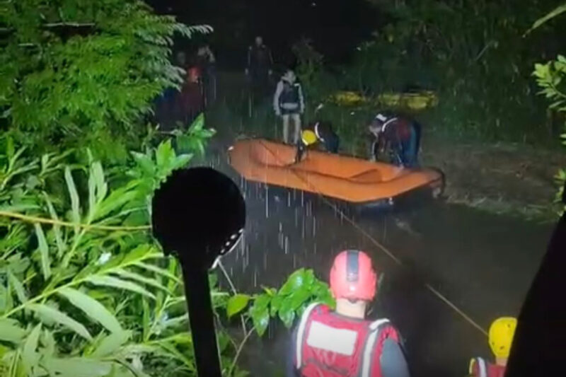 Paraná – Bombeiros salvam 10 pessoas ilhadas em rio de Antonina após cabeça d’água