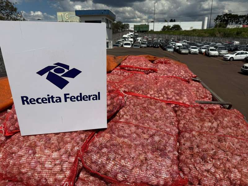 Cascavel – Receita Federal apreende caminhão com 26 toneladas de alho