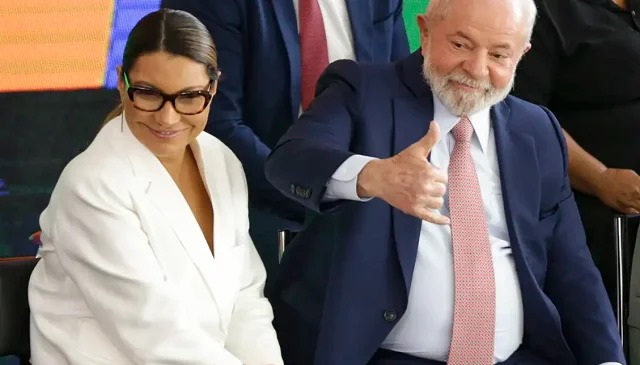 Brasília – Lula gera polêmica ao dizer que homens são ‘mais apaixonados’ por amantes do que por suas mulheres em ato sobre democracia