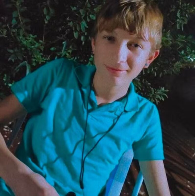 Medianeira – ‘Sonhava em ser jogador de futebol e conhecer o mar’, conta irmão de adolescente de 14 anos morto enquanto tirava mangas de pé