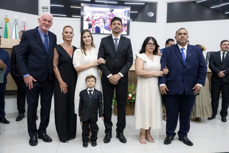 Guaíra – Gileade e Luis Ferroquina tomam posse como prefeito e vice
