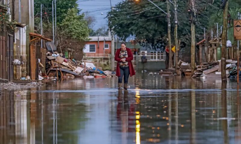 Clima – Ponte de contêineres é destruída no Rio Grande do Sul