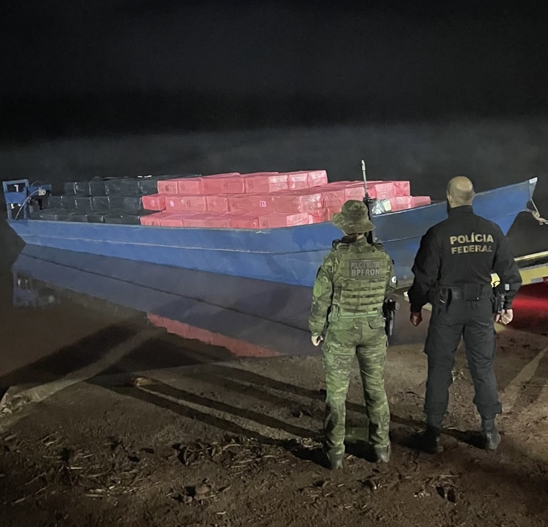 Guaíra – PF e BPFRON realizam apreensão de balsa do contrabando no Lago de Itaipu