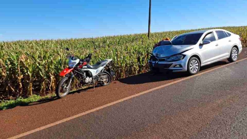 PR 239 – Casal fica ferido após colisão entre moto e carro em Assis Chateaubriand