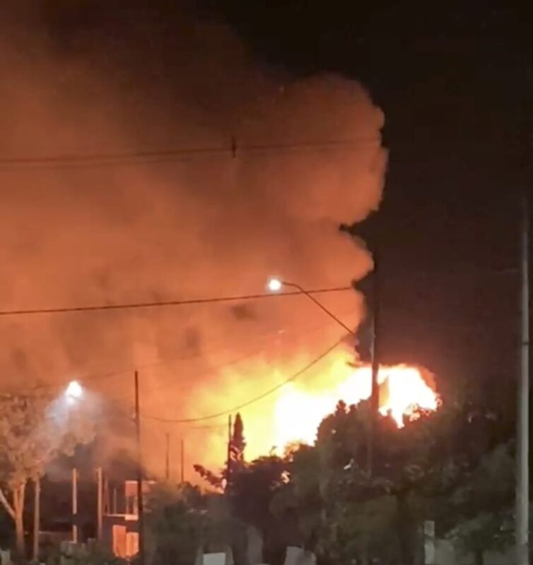 Toledo – Incêndio destrói residência em Novo Sarandi e convivente da moradora é apontado como suspeito